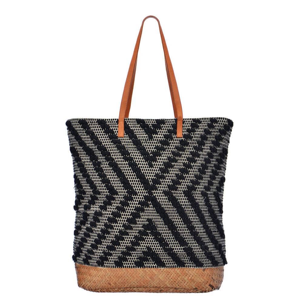 Deka_Tote.Black_759f773d-b9d3-4d7b-80c1-94cc2d5387ce.jpg